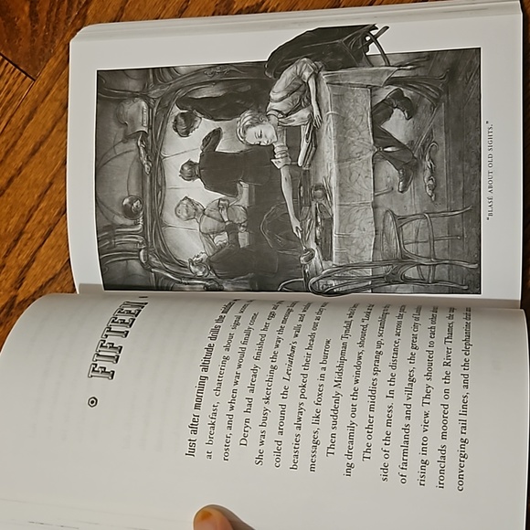 Book Leviathan Scott Westerfeld - Picture 3 of 5